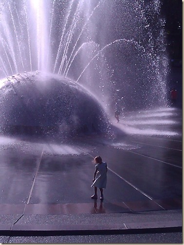 9-7 Kyla at Seattle Fountain 2